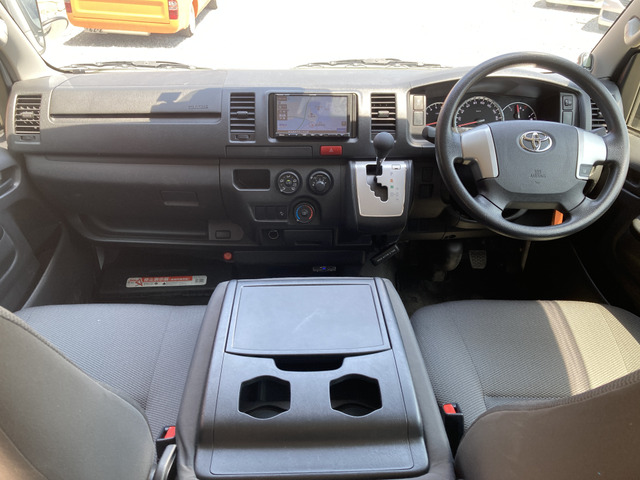 Toyota Hiace Van 11