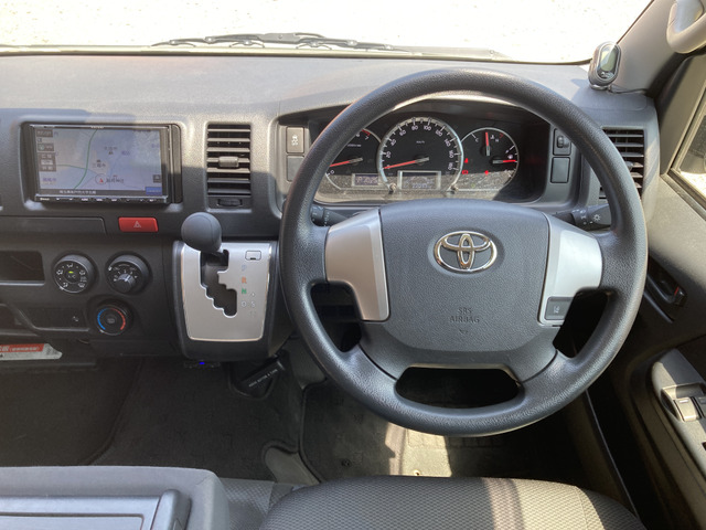 Toyota Hiace Van 12