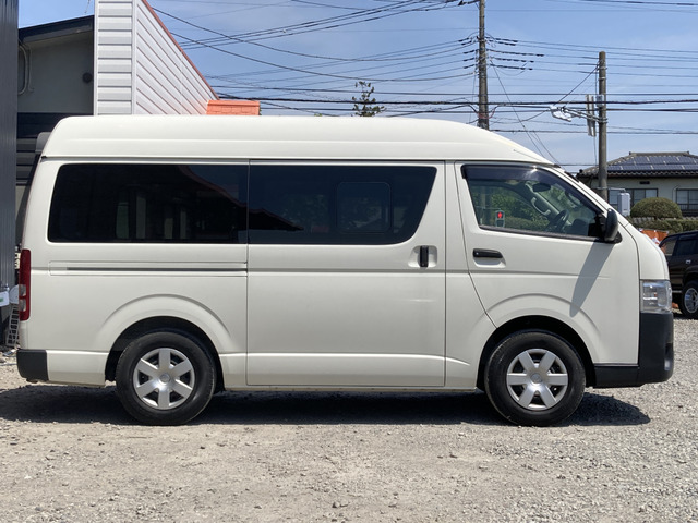 Toyota Hiace Van 6