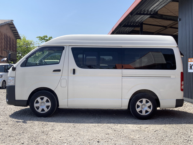Toyota Hiace Van 7