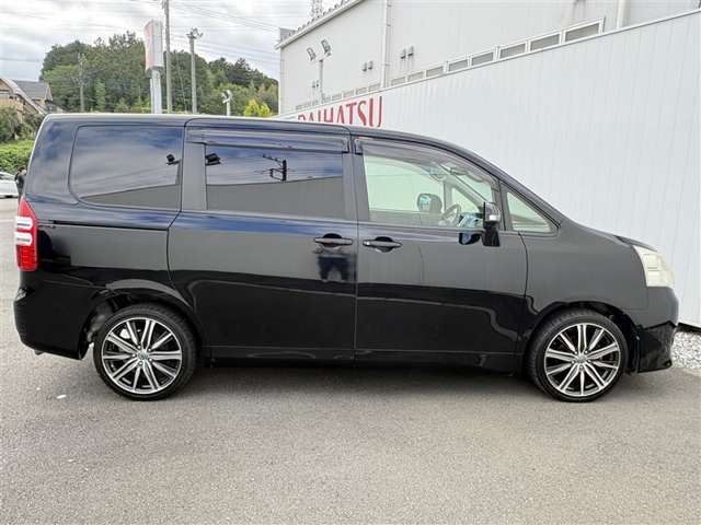 Toyota Noah 2