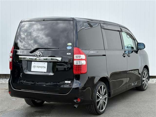 Toyota Noah 3
