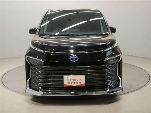 Toyota Voxy 3