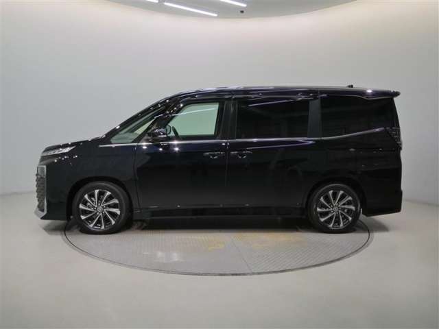 Toyota Voxy 4