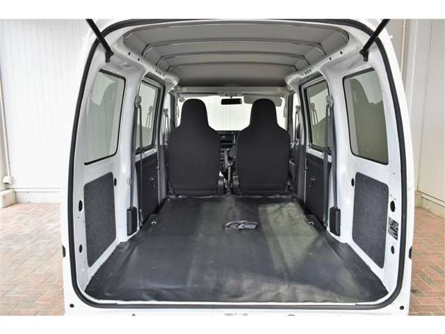 Daihatsu Hijet Cargo 12