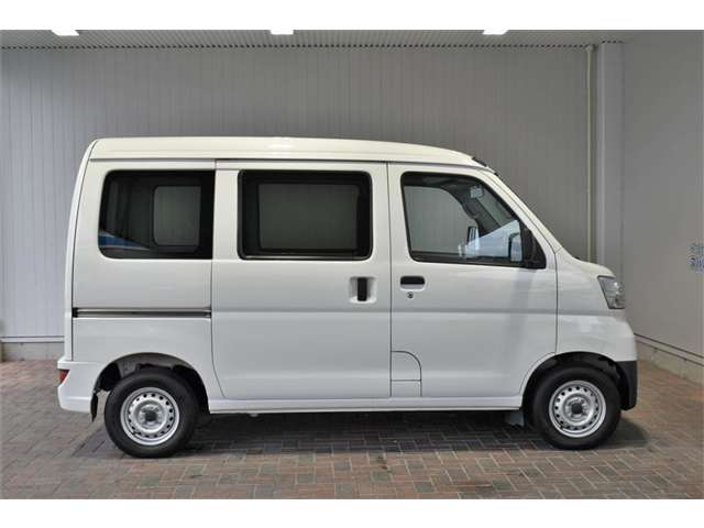Daihatsu Hijet Cargo 3