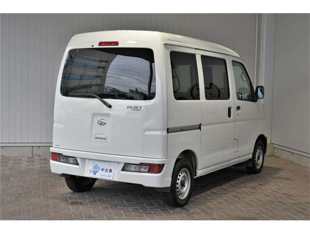 Daihatsu Hijet Cargo 4