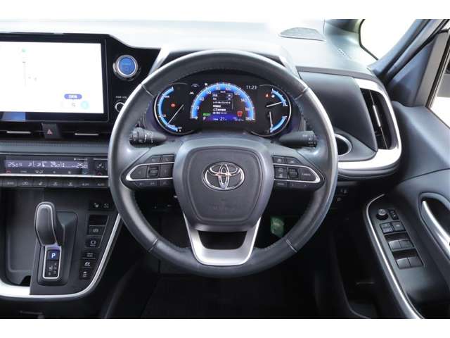 Toyota Voxy 12