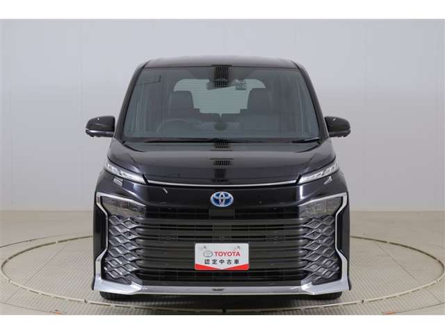 Toyota Voxy 2