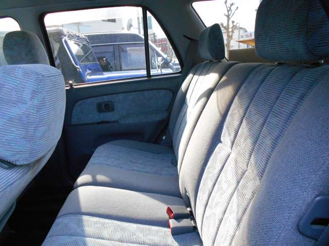 Toyota Hilux Surf 11