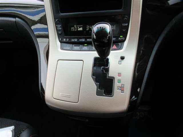 Toyota Vellfire 7