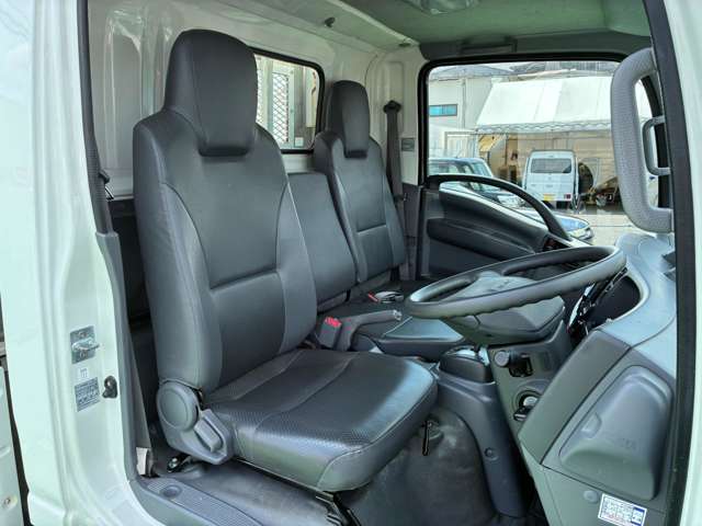 Isuzu Elf 8