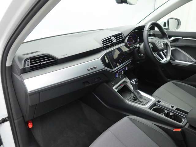 Audi Q3 11