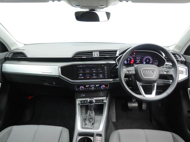 Audi Q3 10