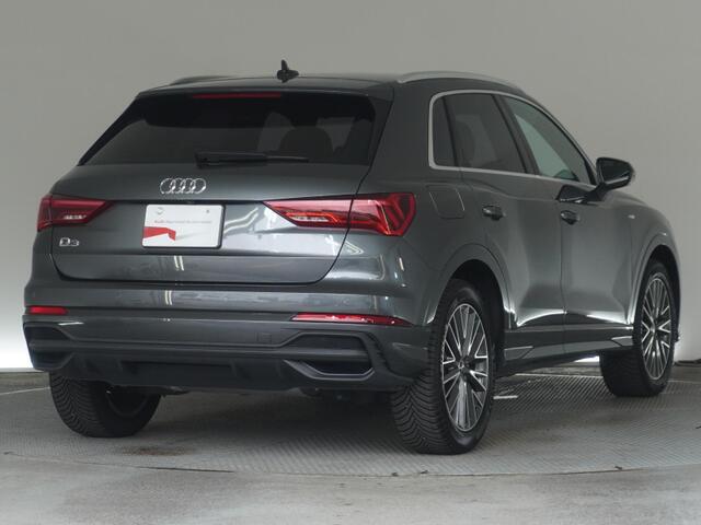 Audi Q3 11