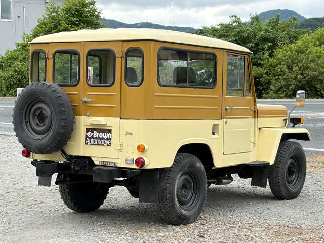 Mitsubishi Jeep 12