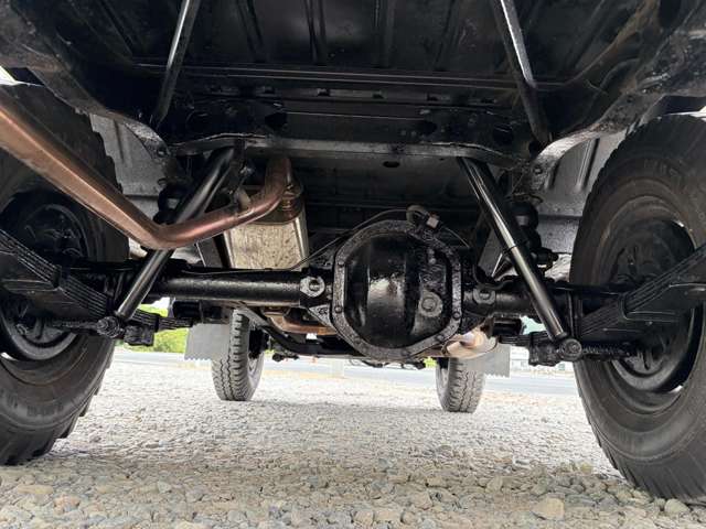 Mitsubishi Jeep 4