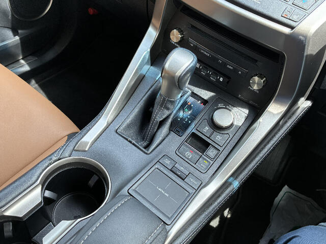 Lexus NX 8