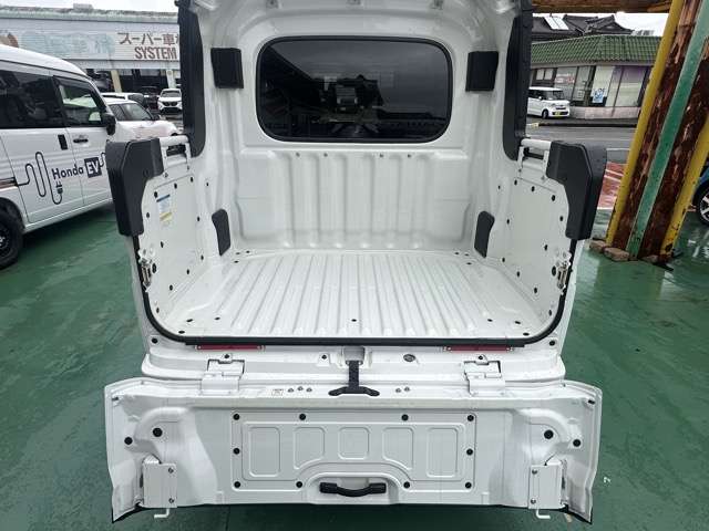 Daihatsu Hijet Deck Van 12