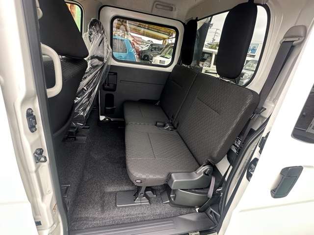 Daihatsu Hijet Deck Van 6