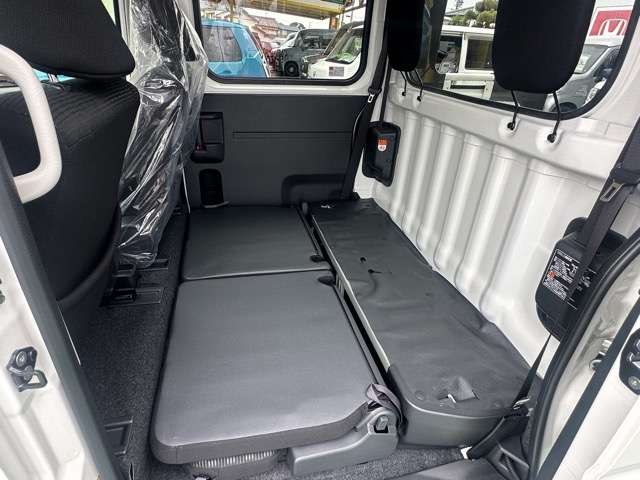 Daihatsu Hijet Deck Van 9