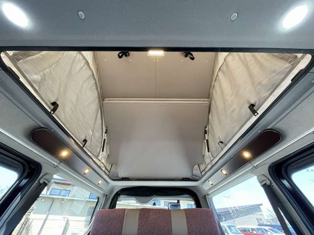 Toyota Hiace Van 12