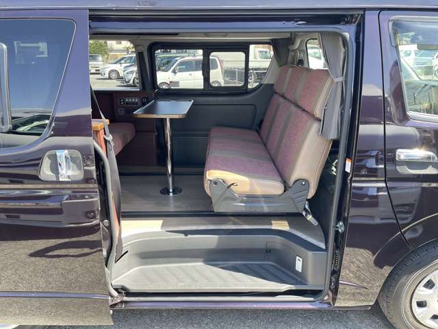 Toyota Hiace Van 7