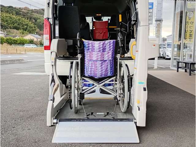 Toyota Hiace Van 11