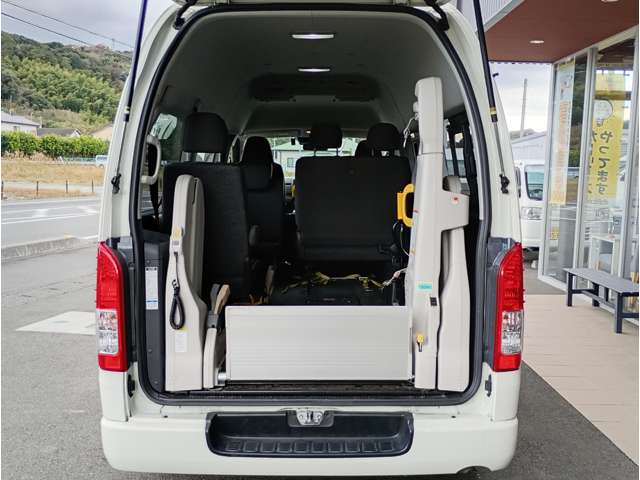 Toyota Hiace Van 6