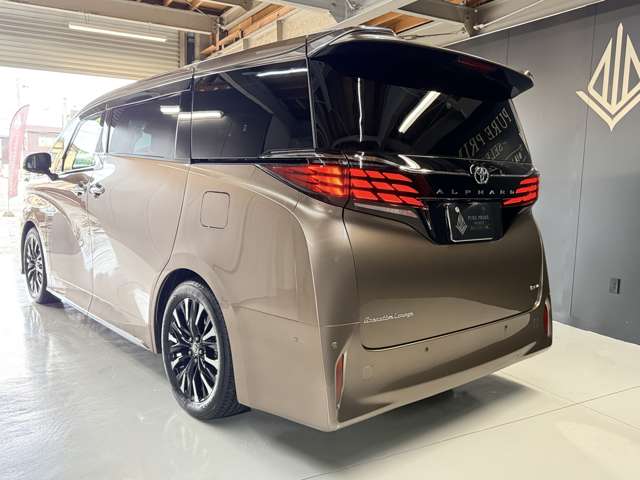 Toyota Alphard 6