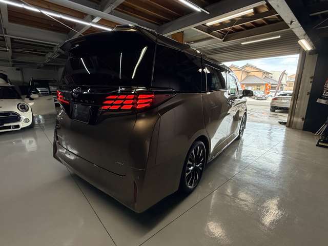 Toyota Alphard 8