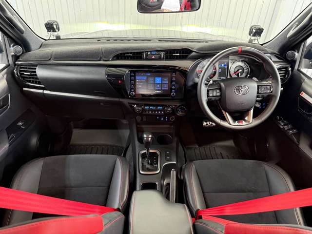 Toyota Hilux 2