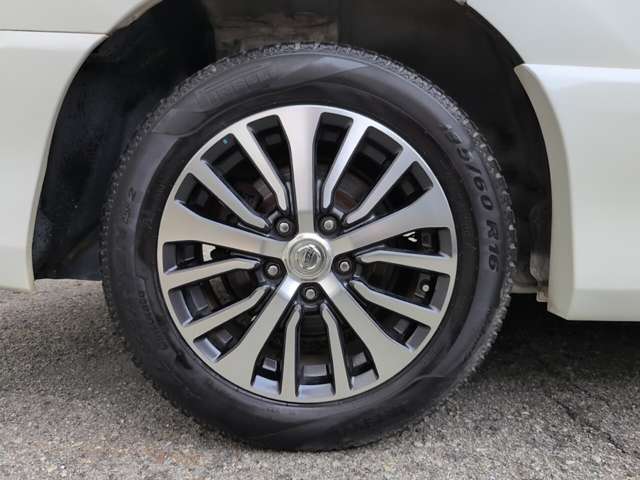 Nissan Serena 11