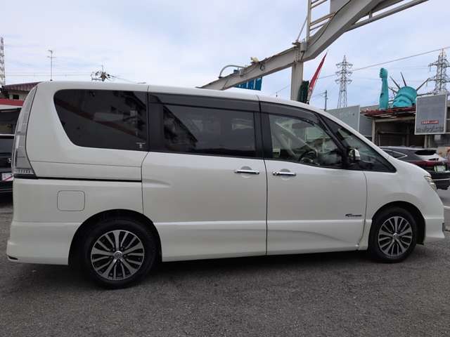 Nissan Serena 8
