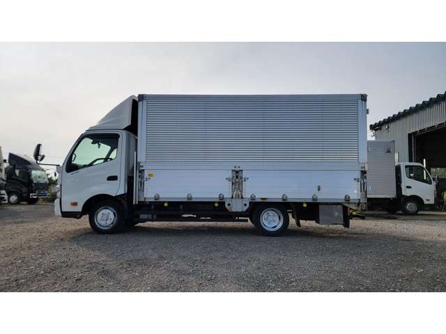 Hino Dutro 8