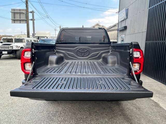 Toyota Hilux 9