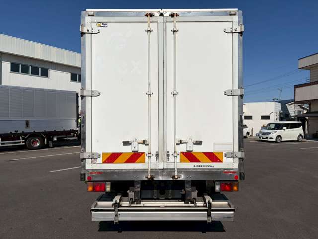 Isuzu Elf 11