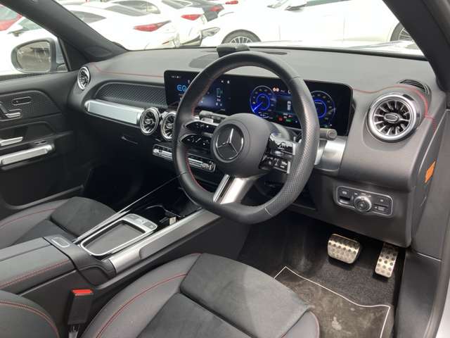 Mercedes-Benz EQB 8