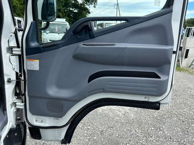 Mitsubishi Fuso Canter 9