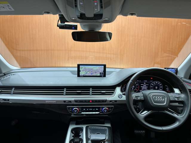 Audi Q7 4