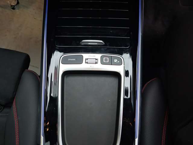 Mercedes-Benz GLB 12