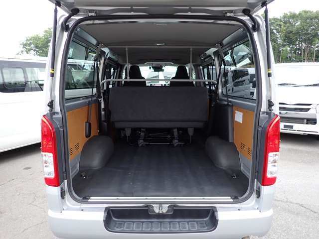 Toyota Hiace Van 5