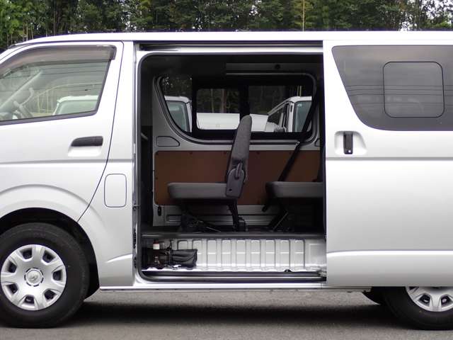 Toyota Hiace Van 8