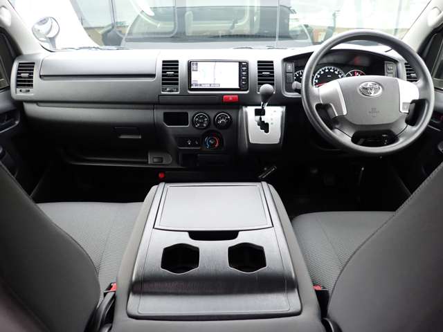 Toyota Hiace Van 9