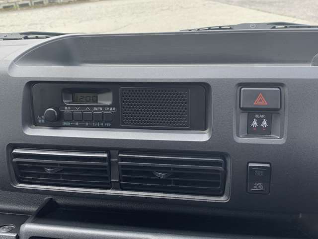 Daihatsu Hijet Cargo 12