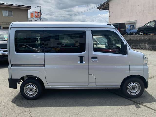 Daihatsu Hijet Cargo 4