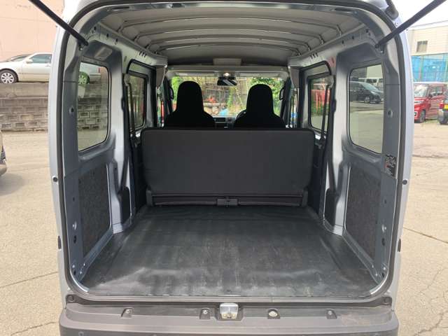 Daihatsu Hijet Cargo 7