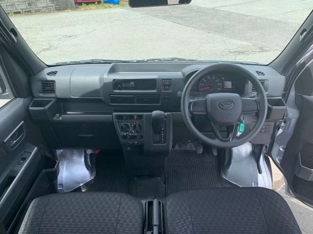 Daihatsu Hijet Cargo 10
