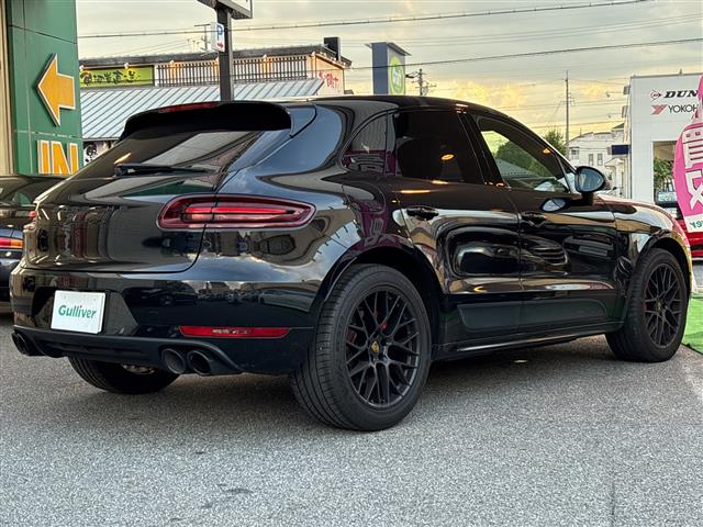 Porsche Macan 12