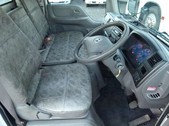 Mazda Titan Dash 10